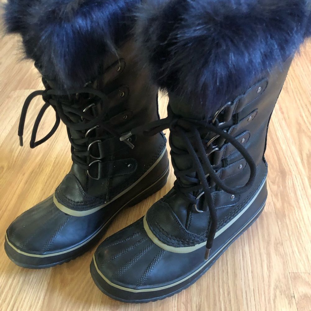 Sorel Black Lace Up Boots with Blue Fur Trim - Picture 4 of 13